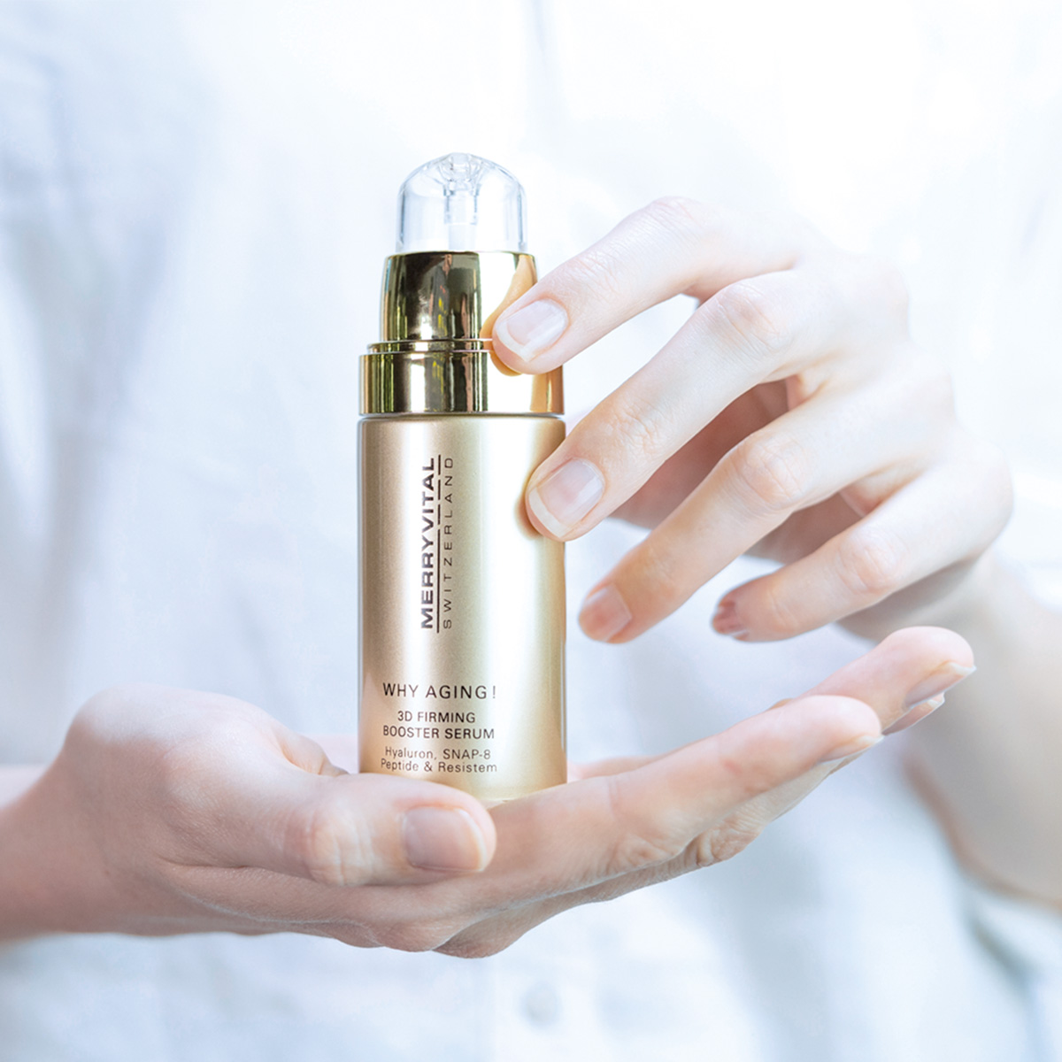 ein freigestelltes Bild von der Umverpackung sowie dem Platinum Serum von Merryvital.